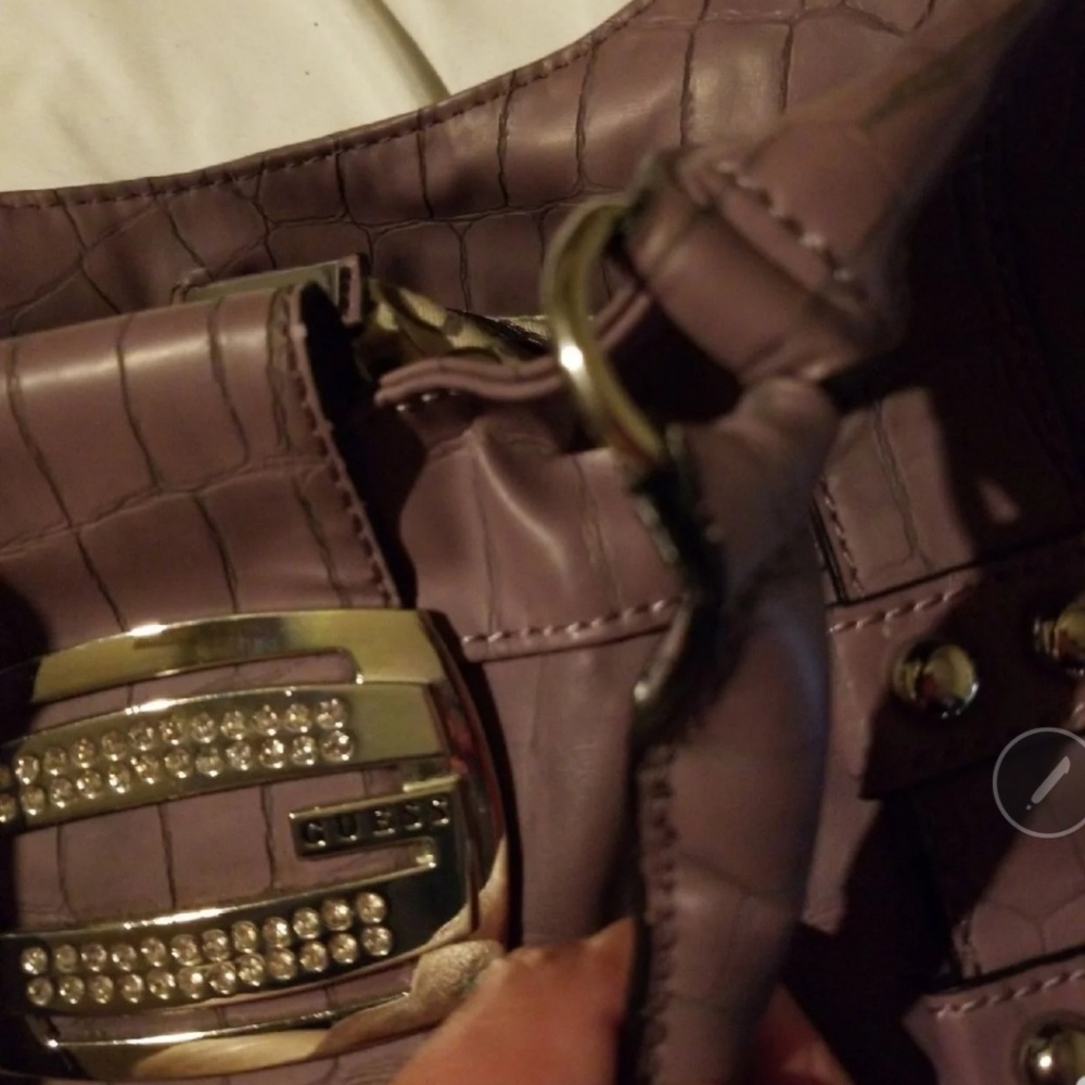 GUESS PURSE - Picture 6 of 8